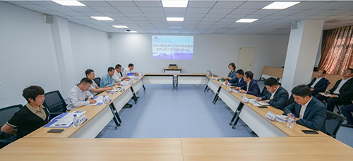省森工集團露水河林業(yè)局與長(cháng)白山旅游股份有限公司就森林旅游、促進(jìn)林業(yè)轉型升級開(kāi)展業(yè)務(wù)對接