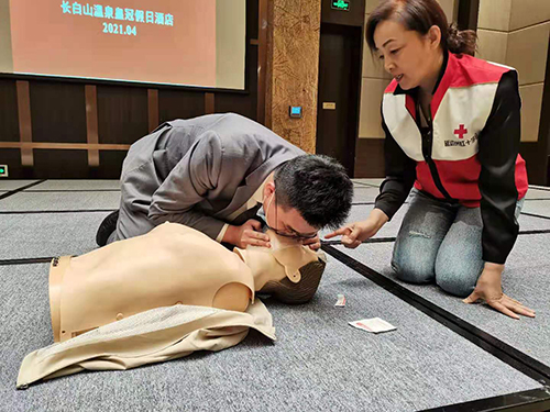 “護航長(cháng)白山旅游服務(wù)，獻禮建黨百年”救護培訓活動(dòng)