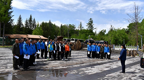 北景區運營(yíng)支部開(kāi)展“唱紅歌 感黨恩共筑中國夢(mèng)”主題黨日活動(dòng)