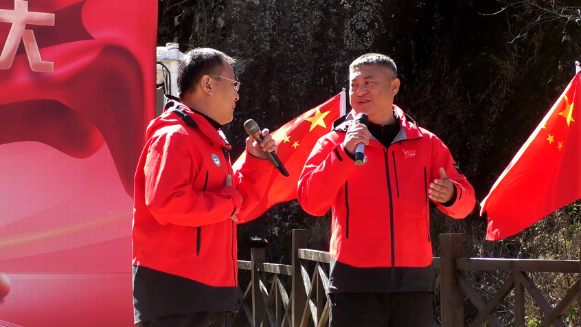 長(cháng)白山北景區運營(yíng)黨支部聯(lián)合天池黨支部舉辦“盛世華誕 喜迎國慶”主題黨日活動(dòng) 